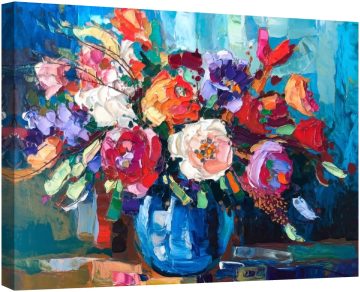 Цветя в синя ваза